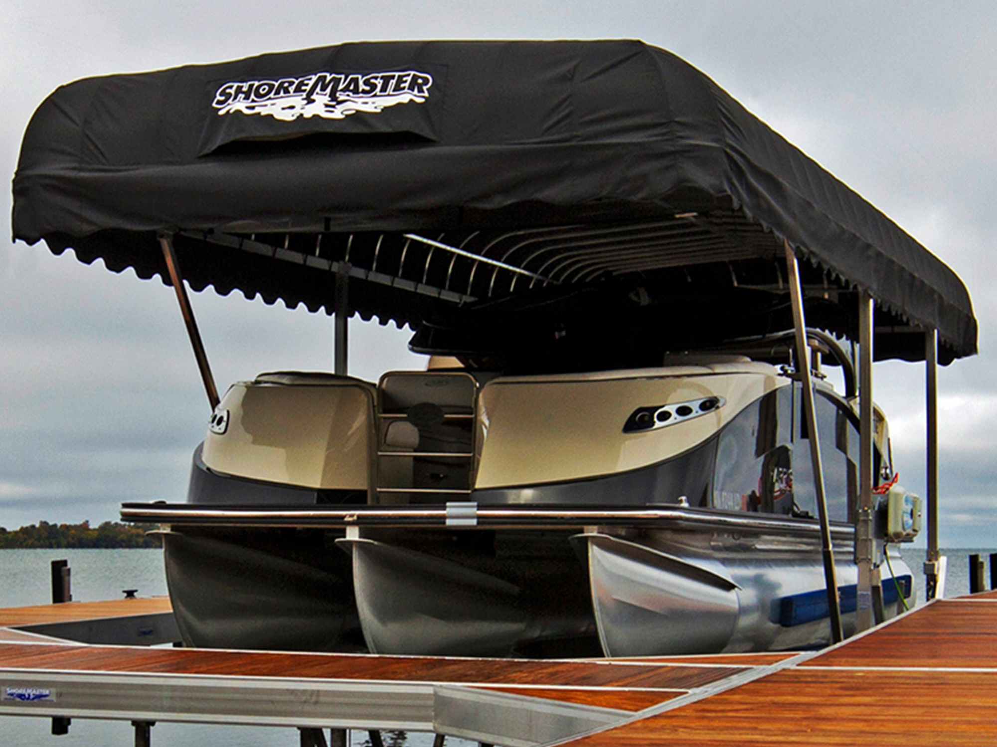 ShoreMaster Infinity RS7 with IPE Decking and Vertical Lift with Black Canopy