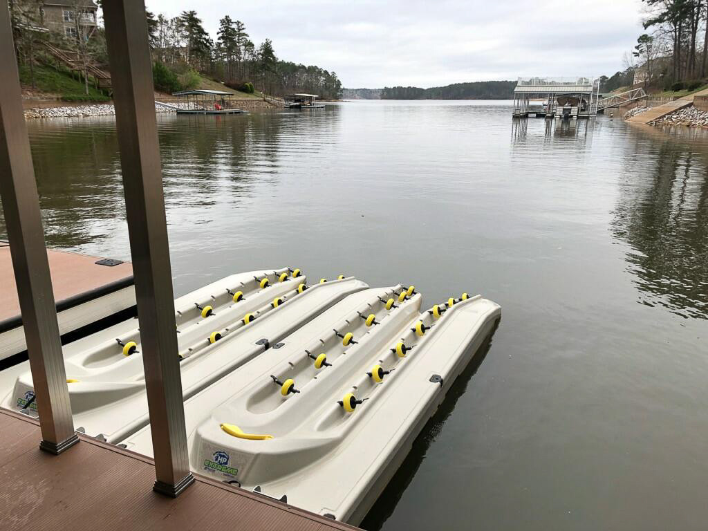 A row of boats sitting on top of a body of water